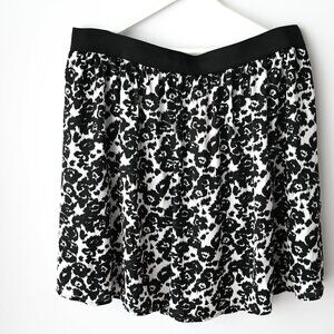 WORTHINGTON Black & White Print Skirt with Elastic Waist - Size 2X